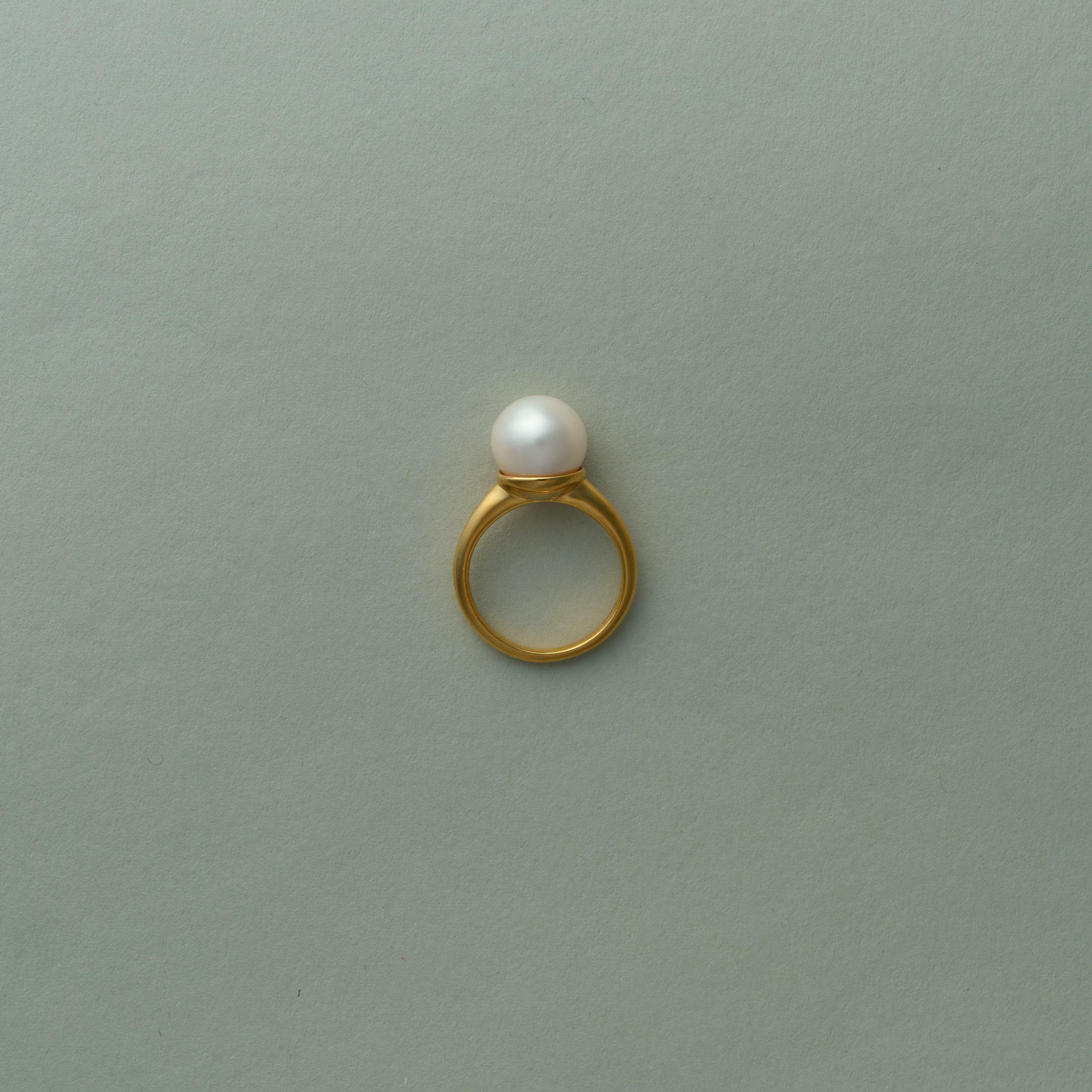 Modern Pearl Gold Ring